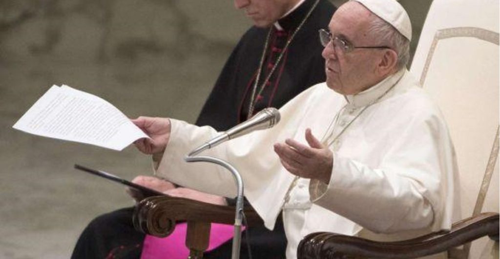 Papa Francesco la messa per i defunti non si paga sacrificio di cristo gratuito