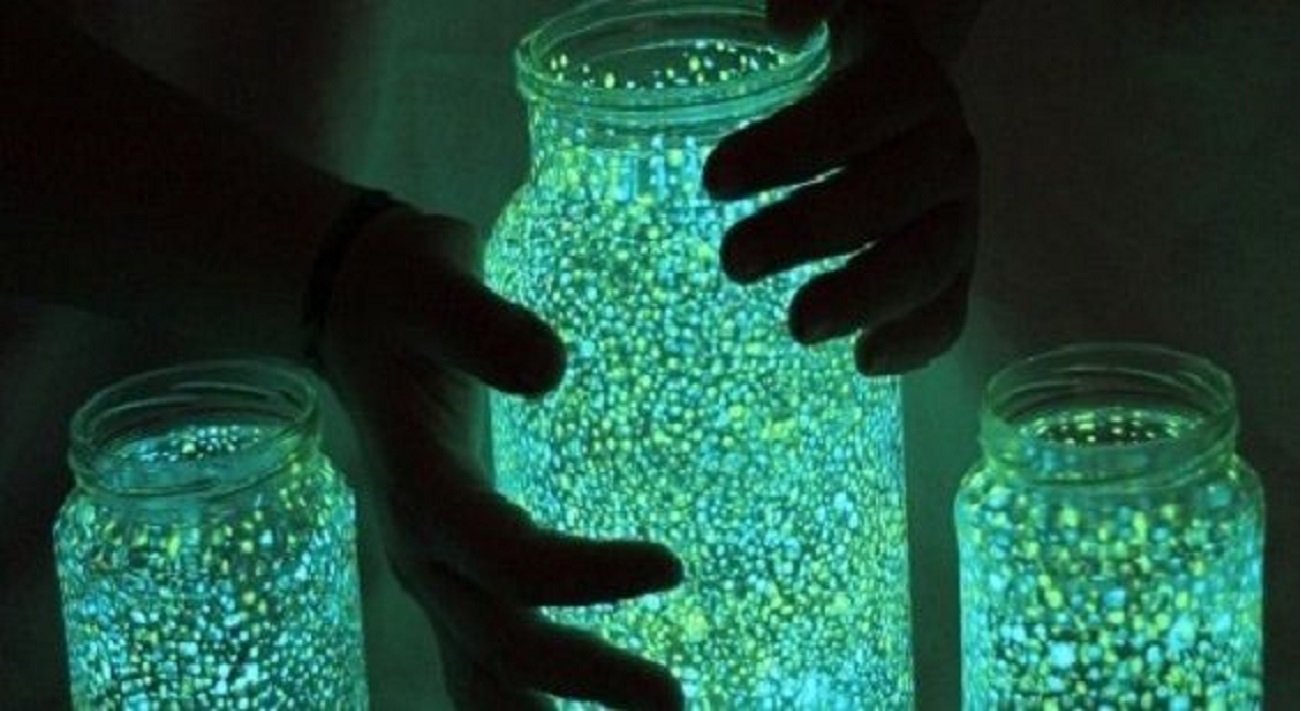 Riciclare barattoli di vetro per realizzare lampade fluorescenti