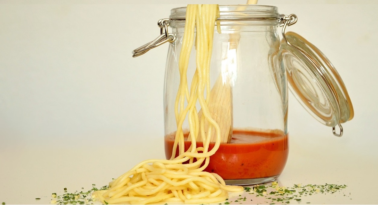Spaghetti con grano canadese, salsa di pomodoro cinese e olio d’oliva tunisino 2