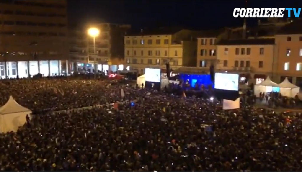 manifestazione sardine Bologna