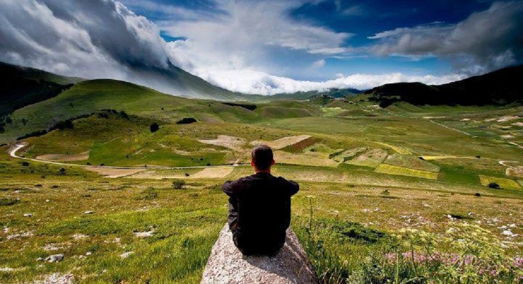 non devi cambiare il mondo intero, basta togliere le erbacce dal tuo giardino