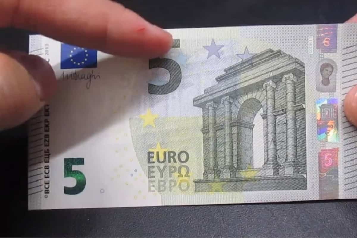 BANCONOTA 5 EURO con 5 numeri seriali uguali