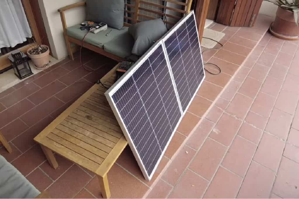 Pannelli solari plug & play su terrazzo