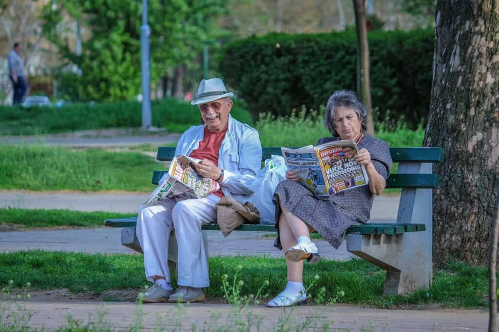 Pensionati su una panchina