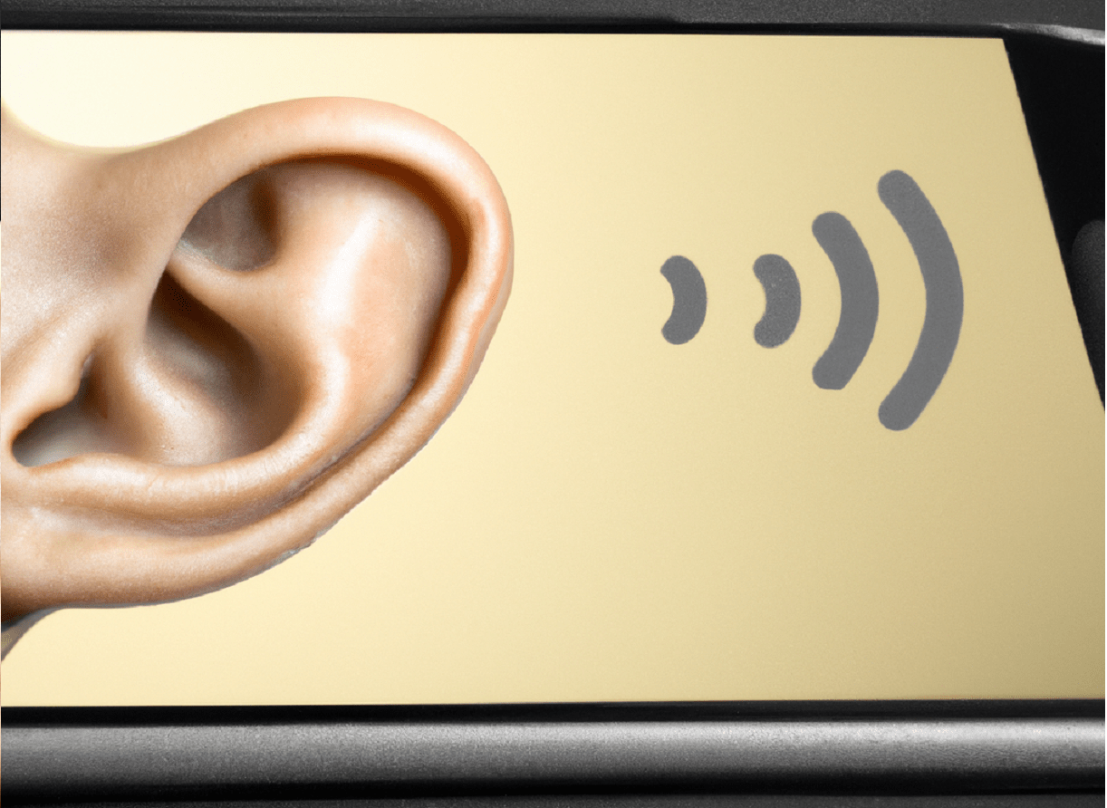 Smartphone con un orecchio che ascolta sul display