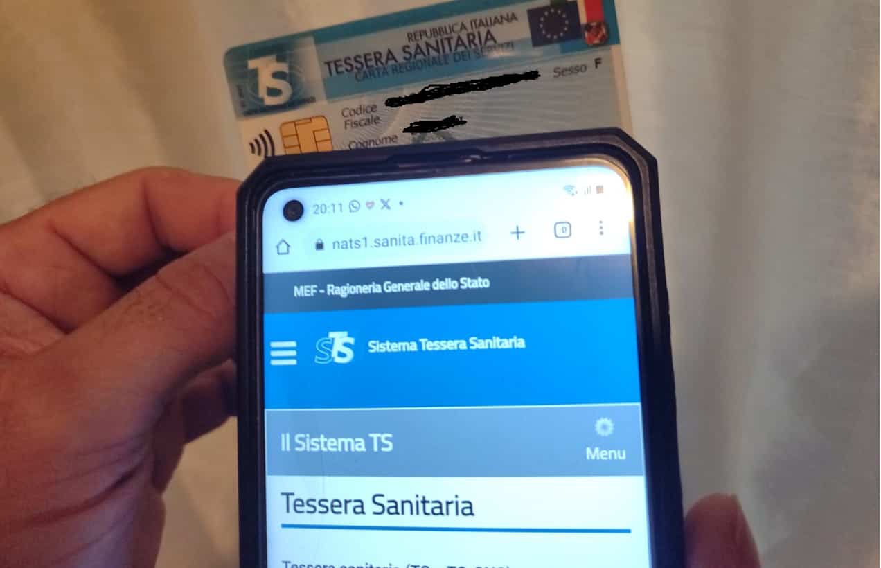 Tessera sanitaria e smartphone