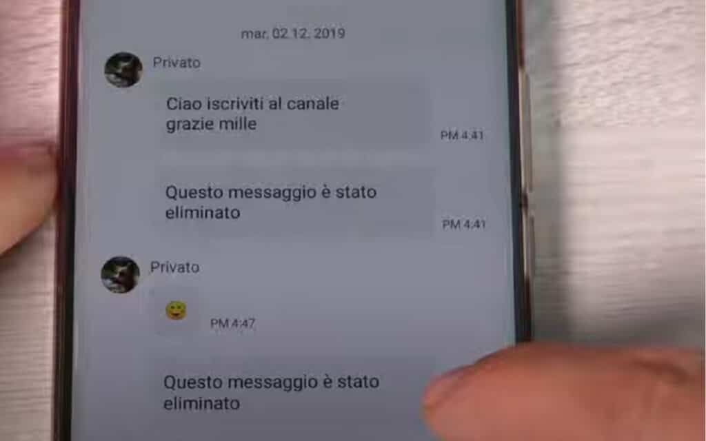 Chat WhatsApp con messaggi eliminati