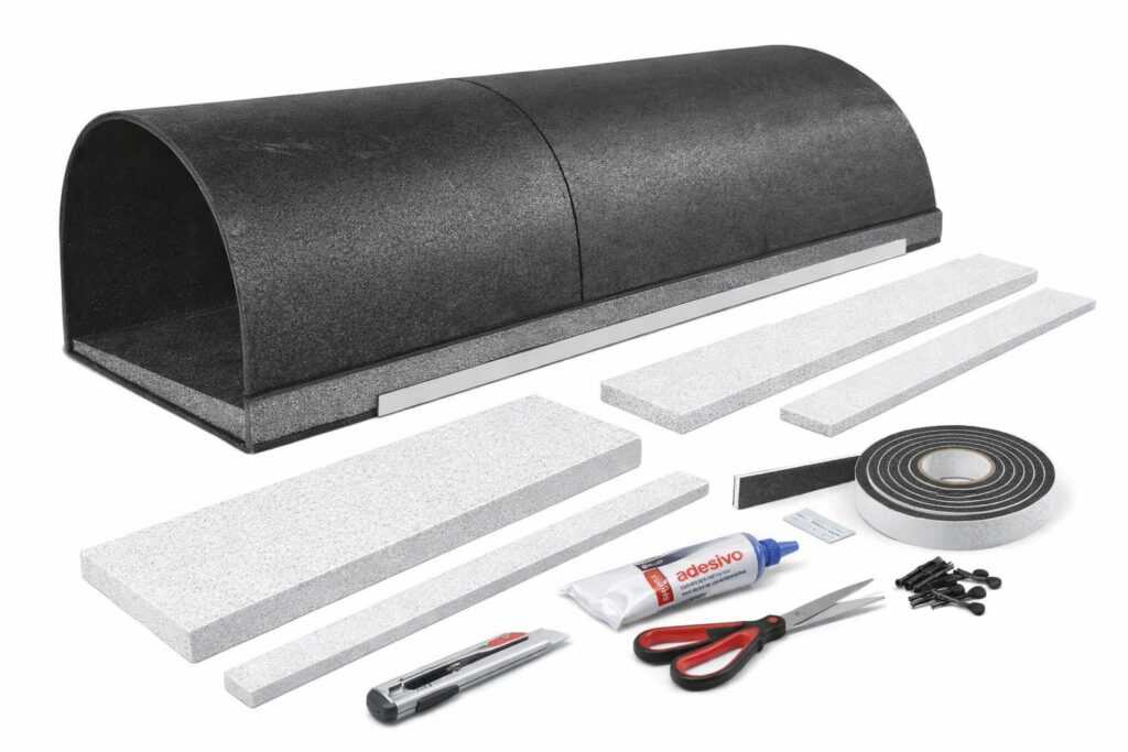 Kit per l’isolamento termico del cassonetto delle tapparelle che riduce spifferi, dispersioni di calore e ponti termici migliorando comfort e risparmio energetico in casa.